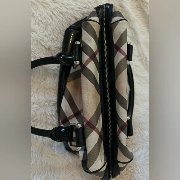 Burberry Black and Cream Shoulder Bag - Picture 9 of 16